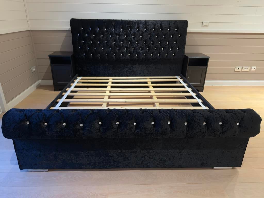 Elegant Upholstered Bed 180x200 with FREE Bedside Tables, Ophalen of Verzenden, Zo goed als nieuw