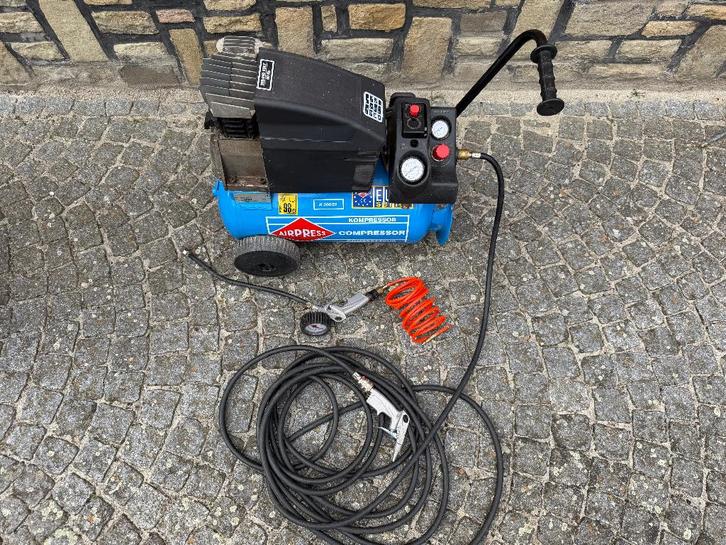 Compressor + lange darm + pistool + bandendrukpistool, Doe-het-zelf en Bouw, Compressors, Zo goed als nieuw, 6 tot 10 bar, Minder dan 25 liter