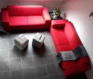 Mooie comfortable zitcombinatie 2,5 en 3 zits bank.  beschikbaar voor biedingen