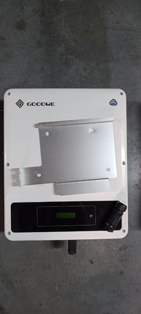 GOODWE GW300D-NS omvormer, Elektronische apparatuur, Overige elektronische apparatuur, Zo goed als nieuw, Ophalen
