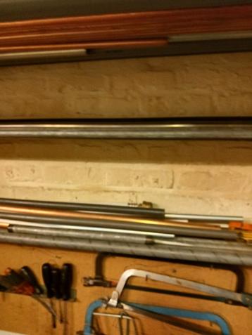 KOPEREN BUIZEN 22 mm  2X 6 METER = 6 euro de meter beschikbaar voor biedingen