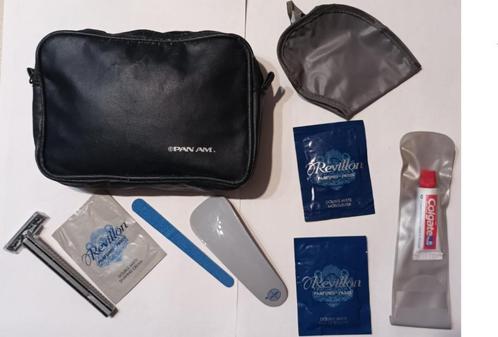 Pan Am Airlines Amenity Kit - Blauwe kunstleren tas met rits, Verzamelen, Luchtvaart en Vliegtuigspotten, Gebruikt, Overige typen