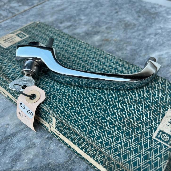 VW Split Erker Bus Cabinedeurgreep 64-68, Auto diversen, Auto-accessoires, Gebruikt, Ophalen of Verzenden