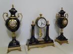 Kobaltblauwe Limoges set – Pendule met bijpassende vazen, Antiek en Kunst, Ophalen