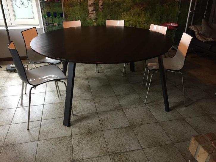 Grote ronde tafels / eettafels. Diam. 170 cm. In goede staat, Huis en Inrichting, Tafels | Eettafels, Zo goed als nieuw, 150 tot 200 cm