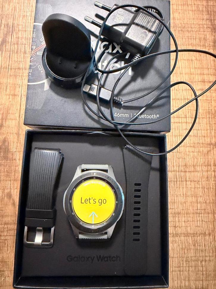 Samsung Galaxy Watch 46mm - Complete Set - Silver/Black, Handtassen en Accessoires, Smartwatches, Zo goed als nieuw, Zilver, Ophalen