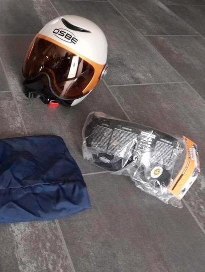 OSBE ski helm in nieuwstaat (maat M) + nieuw zonnescherm, Sport en Fitness, Skiën en Langlaufen, Ski, Ophalen of Verzenden