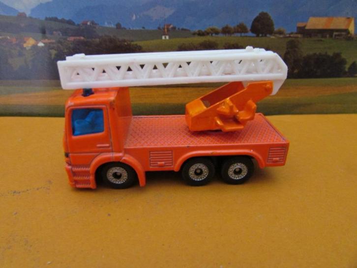 MERCEDES - BENZ BRANDWEERWAGEN, SIKU, Hobby en Vrije tijd, Modelauto's | 1:50, Zo goed als nieuw, Bus of Vrachtwagen, SIKU, Ophalen of Verzenden