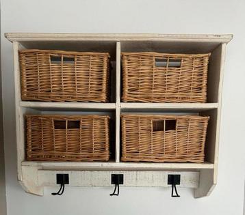 Armoire de rangement  disponible aux enchères