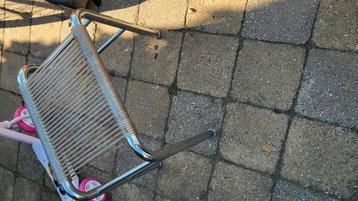 Retro bankje beschikbaar voor biedingen