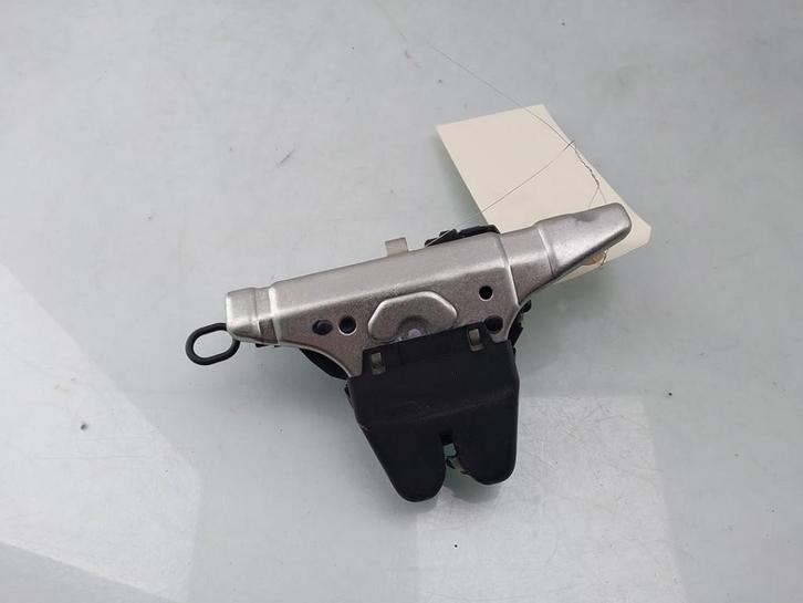 SLOTVANGER ACHTERKLEP C (C205) (|A2057500600|), Auto-onderdelen, Carrosserie, Mercedes-Benz, Gebruikt