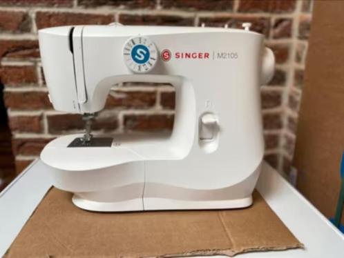 🧵 Singer M2105 | Machine à Coudre Compacte, Hobby & Loisirs créatifs, Machines à coudre & Accessoires, Comme neuf, Machine à coudre