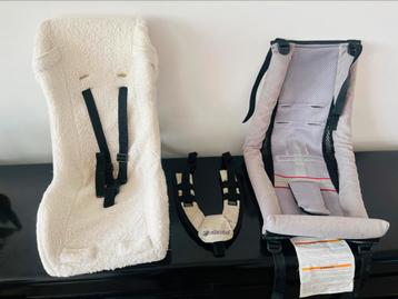 Set babyschaal, thule sling en extra schouderharnas beschikbaar voor biedingen