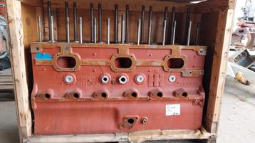 International 687106C91 engine block NEW
