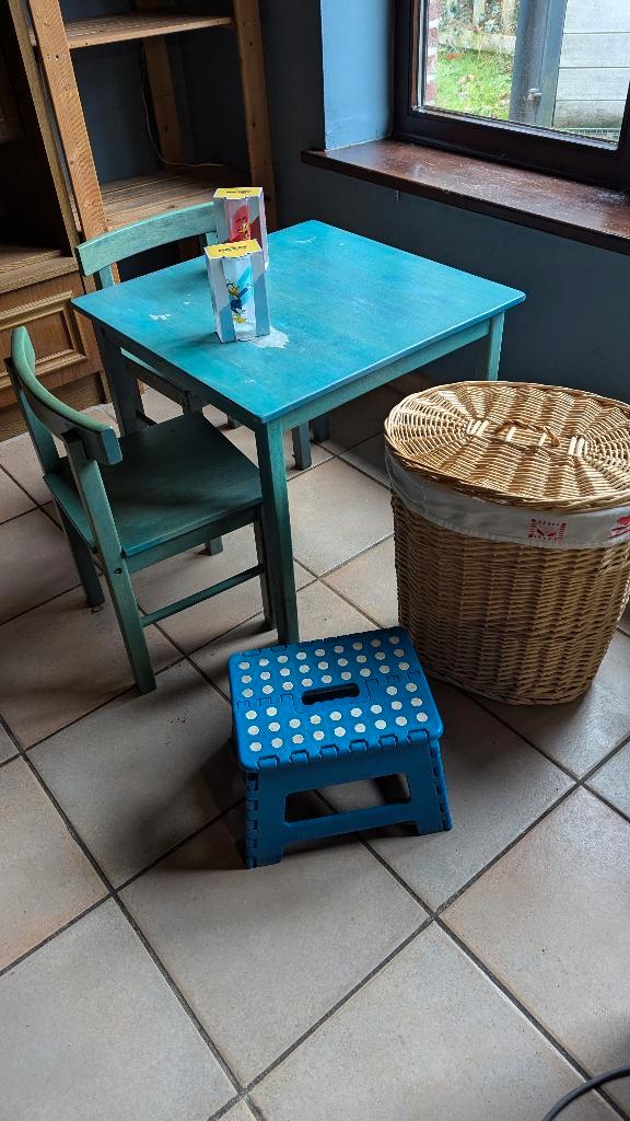 kinderstoeltje met tafeltje, Kinderen en Baby's, Kinderkamer | Tafels en Stoelen, Ophalen