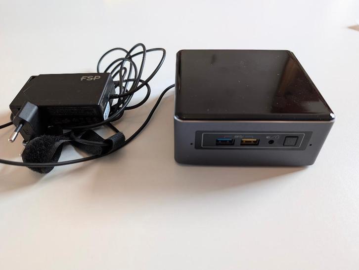Intel NUC 7i7 — Ultracompacte mini-pc, Computers en Software, Desktop Pc's, Zo goed als nieuw, 4 Ghz of meer, HDD, SSD, 8 GB, Ophalen of Verzenden