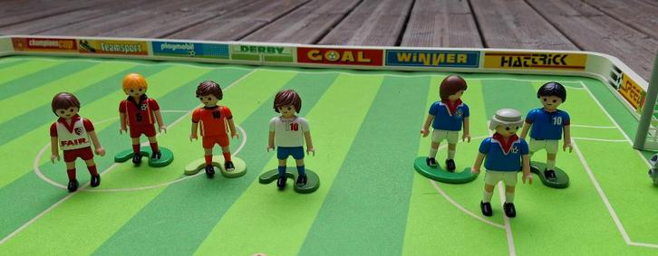 PLAYMOBIL VOETBALSPELERS + gratis muntenveld, Kinderen en Baby's, Speelgoed | Playmobil, Gebruikt, Complete set, Ophalen of Verzenden