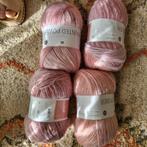 4 grote bollen painted power( roze met licht kleurverloop ), Hobby en Vrije tijd, Breien en Haken, Ophalen of Verzenden, Zo goed als nieuw
