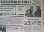 Voetballer Bobby Moore gearresteerd (krant 1970), Verzamelen, Knipsel(s), Verzenden