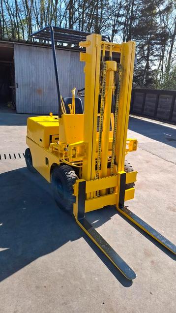 komatsu 1.5 ton extra lage mast beschikbaar voor biedingen