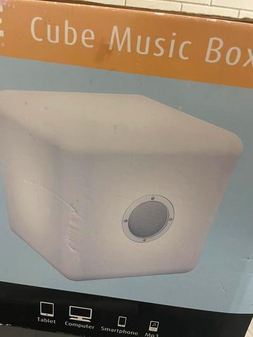 Nieuwe Cube light musicbox - groot model beschikbaar voor biedingen