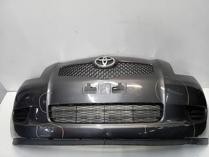 BUMPER VOOR Toyota Yaris II (P9) (01-2005/12-2014), Auto-onderdelen, Carrosserie, Bumper, Toyota, Voor, Gebruikt