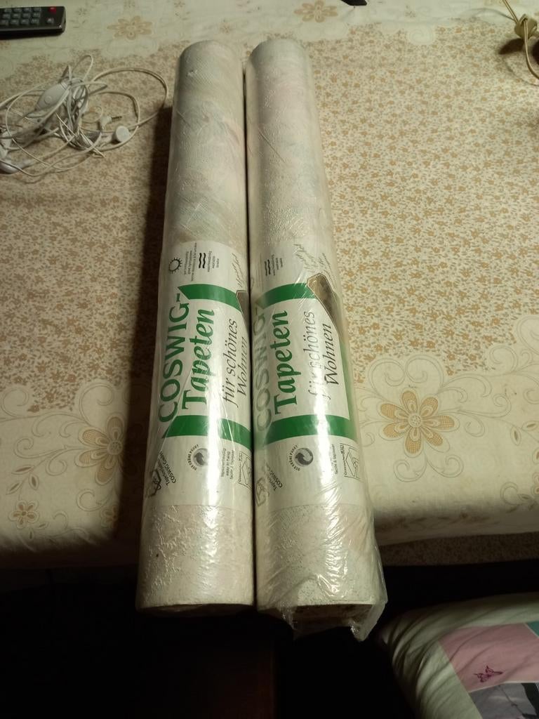 2 dezelfde rollen behangpapier, Ophalen of Verzenden