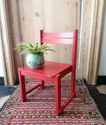 vintage kinderstoeltje rood, jaren '60 beschikbaar voor biedingen