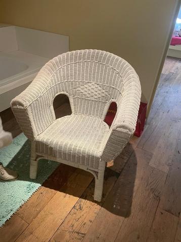 Witte rieten stoel 