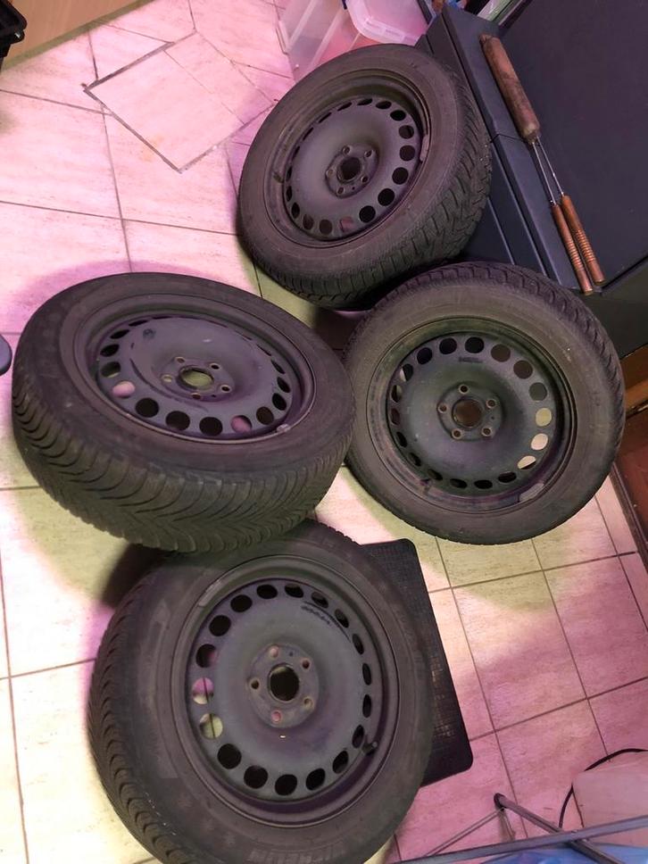 Winterbanden op stalen velgen + extra’s, Auto-onderdelen, Banden en Velgen, Velg(en), Winterbanden, Ophalen