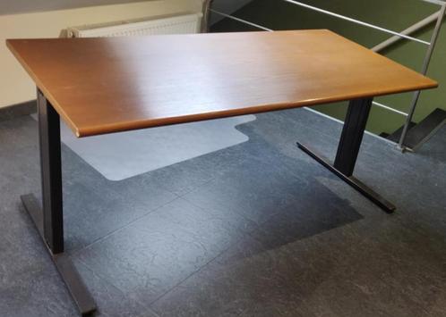 Ruim en stevig industrieel bureau, Huis en Inrichting, Bureaus, Gebruikt, Bureau, Ophalen
