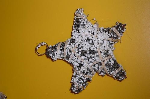 Kerstversiering  :  7 Kerststerren met isomobolletjes, Diversen, Kerst, Ophalen of Verzenden