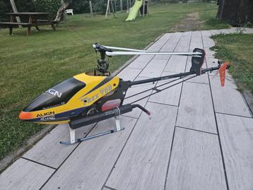 t-rex 700 nitro pro parfait état. beschikbaar voor biedingen