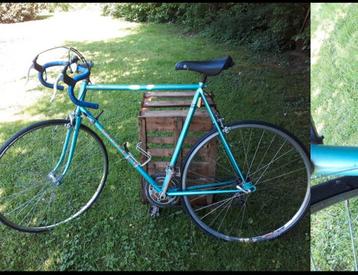 Ancien vélo PEUGEOT