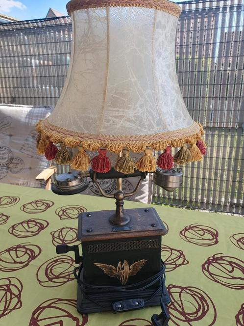 retro telefoon met lampkap uit dierenhuid, Antiek en Kunst, Antiek | Verlichting, Ophalen