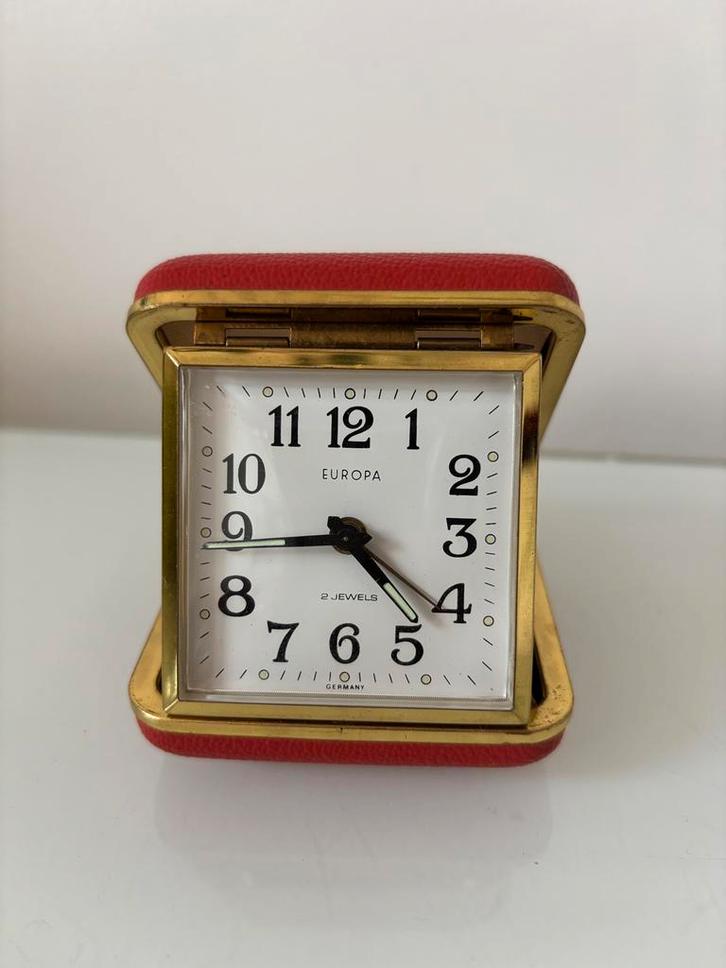 Retro vintage Rode reiswekker  2 jewels, Elektronische apparatuur, Wekkers, Zo goed als nieuw, Analoog, Ophalen of Verzenden