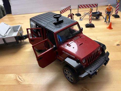 Bruder 2525 Jeep Wrangler Unlimited  met road block set, Enfants & Bébés, Jouets | Véhicules en jouets, Utilisé, Enlèvement