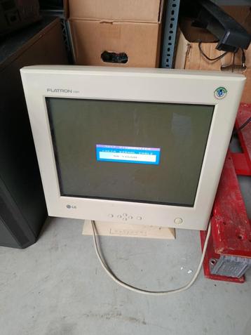 17 inch LG flatron 779T crt monitor beschikbaar voor biedingen