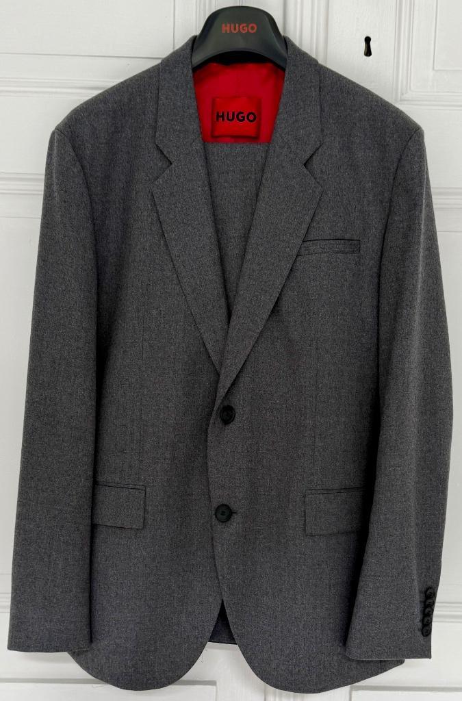 Hugo Boss grijs T50 volledig pak van 100% wol, Kleding | Heren, Kostuums en vesten, Nieuw, Maat 48/50 (M), Grijs, Ophalen of Verzenden