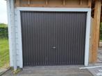 Porte de garage peinte en brun
