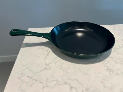 AGA skillet donker groen, 26 cm in nieuwstaat, Huis en Inrichting, Keuken | Potten en Pannen, Zo goed als nieuw, Koekenpan of Braadpan