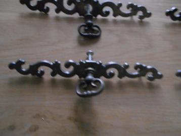 10 GARNITURES / ORNEMENTS PORTES ANCIENNES + CLES beschikbaar voor biedingen