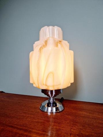 Art Deco tafellamp, type wolkenkrabber, opaline, 1930 beschikbaar voor biedingen