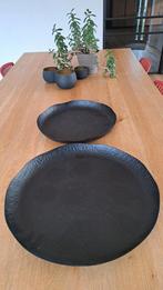 2 zwarte schalen, Enlèvement