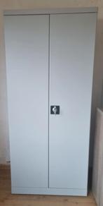 Grijze kast met schappen - 2 beschikbaar - 90 eu per kast, Huis en Inrichting, Kasten | Roldeurkasten en Archiefkasten, Ophalen