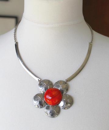Vintage flower power ketting & hanger ! Prachtig  beschikbaar voor biedingen