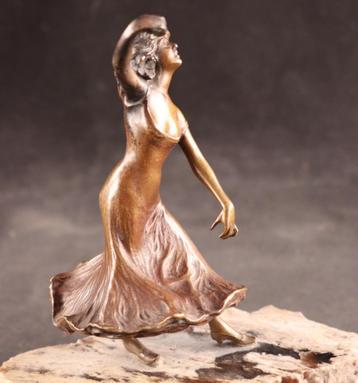 Weens bronzen danseres beschikbaar voor biedingen