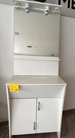 Badkamer kast met spiegel wit. 10 euro laatse model ., Ophalen, Zo goed als nieuw