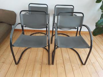 Vier BREUER stoelen in leer en staal beschikbaar voor biedingen