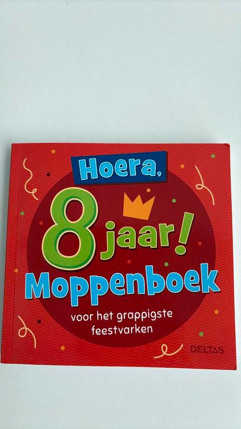 Hoera, 8 jaar! Moppenboek voor het grappigste feestvarken, Boeken, Kinderboeken | Jeugd | onder 10 jaar, Zo goed als nieuw, Ophalen of Verzenden